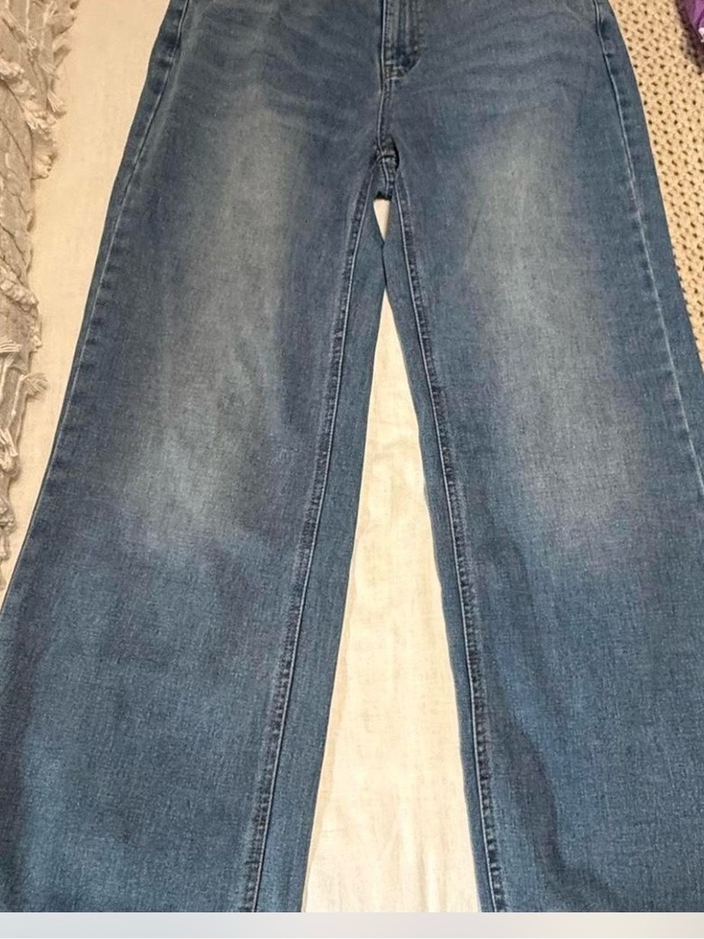 SHEIN Wide-Leg Flared Jeans in Medium Blue Wash